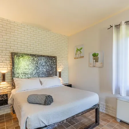 Alloggio per agriturismo Il Casale Degli Olivi *